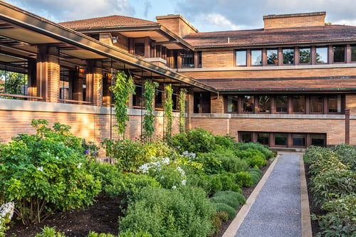 Courtyard-garden-facing-kitchen-Digati-1